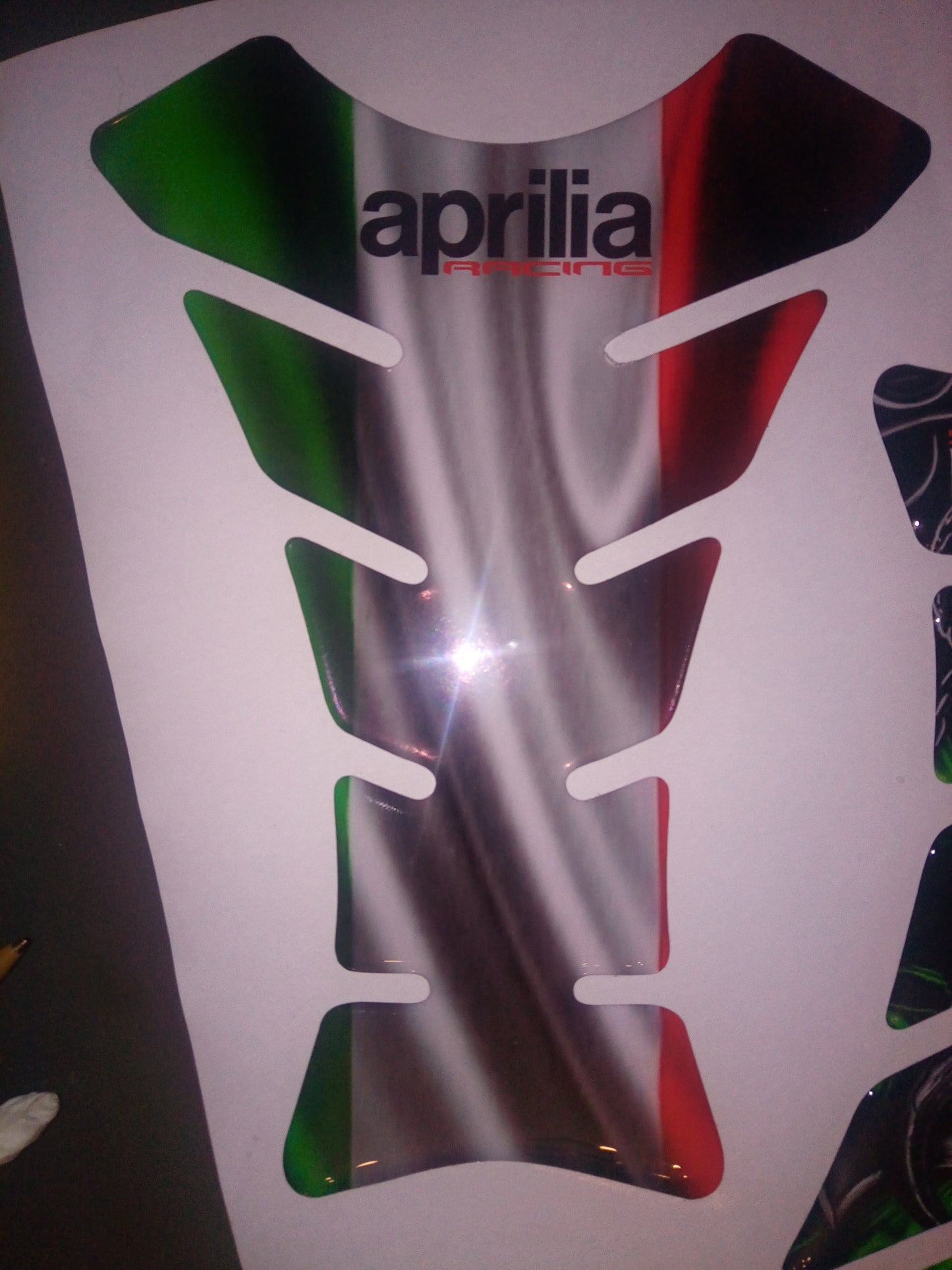 ADESIVI RESINATI PARASERBATOIO PERSONALIZZATTI.